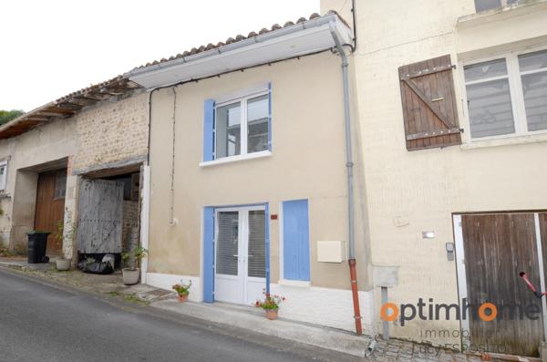 🏡 Charmante maison de village aux volets bleus au cœur d'Alloue ! 💙