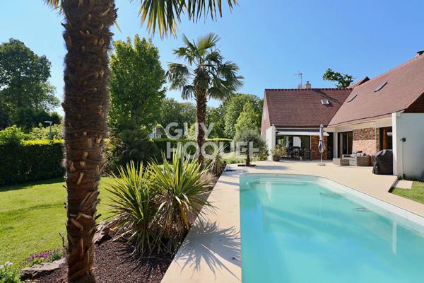 Maison avec Piscine chauffée et sous-sol