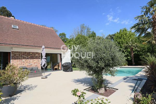 Maison avec Piscine chauffée et sous-sol