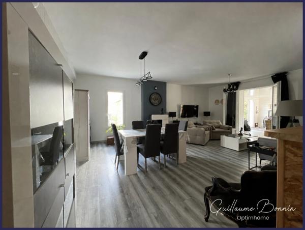 Maison à vendre 5 pièces de 129m², 3 chambres, suite parentale, SPA, garages à NOUAILLÉ-MAUPERTUIS 86340