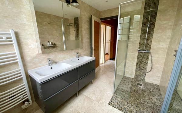 Maison à vendre    7 pièces •  Niort