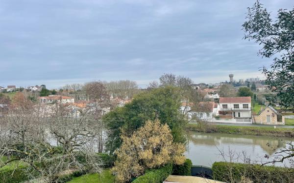 Maison à vendre    7 pièces •  Niort