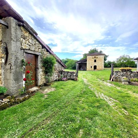 Maison de campagne avec 5 dépendances à restaurer à vendre, à proximité de Saint-Clar (32)