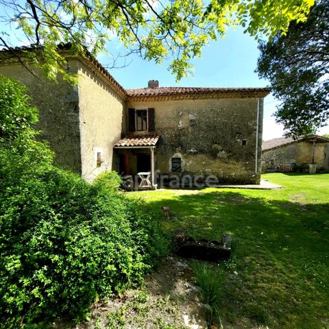 Maison de campagne avec 5 dépendances à restaurer à vendre, à proximité de Saint-Clar (32)