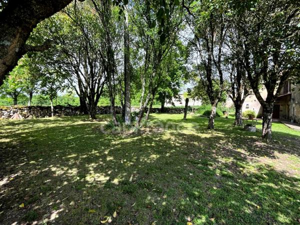 Maison de campagne avec 5 dépendances à restaurer à vendre, à proximité de Saint-Clar (32)