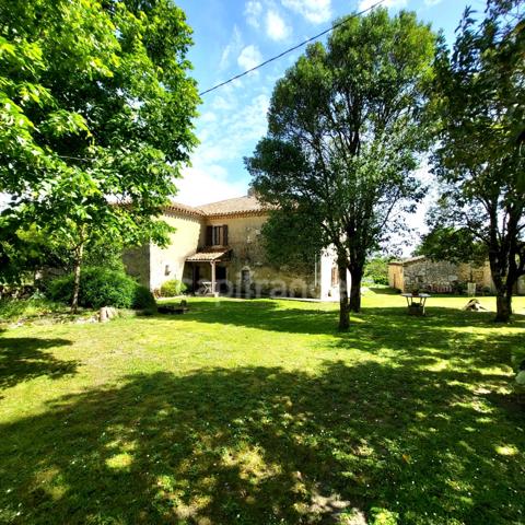 Maison de campagne avec 5 dépendances à restaurer à vendre, à proximité de Saint-Clar (32)