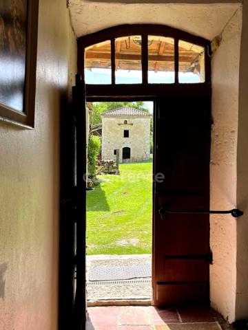 Maison de campagne avec 5 dépendances à restaurer à vendre, à proximité de Saint-Clar (32)