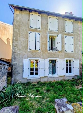 Immeuble de rapport avec jardin et garage
