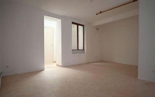 Appartement à louer    2 pièces •  La Fère