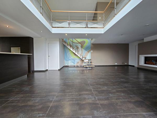 Belle maison 4 chambres - moderne -proche des commodités.