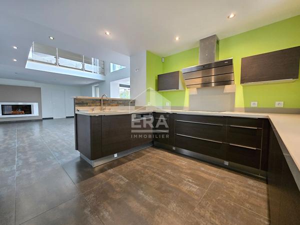 Belle maison 4 chambres - moderne -proche des commodités.