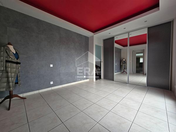 Belle maison 4 chambres - moderne -proche des commodités.