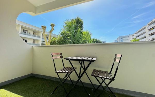 Appartement à vendre    2 pièces • 43 m2 Le Bouscat