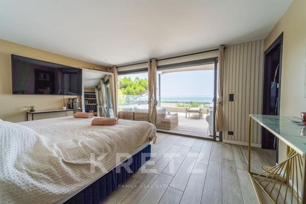 Exceptionnelle villa d'architecte en première ligne face à la mer