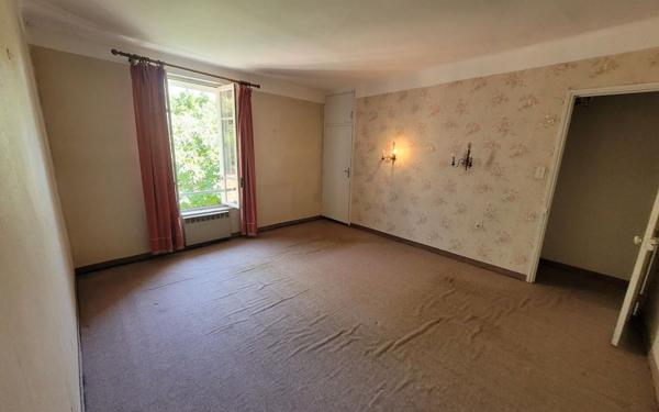 Maison à vendre    5 pièces •  Roquemaure