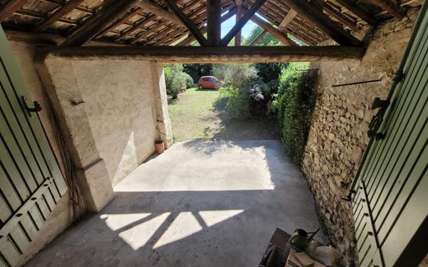 Maison à vendre    5 pièces •  Roquemaure