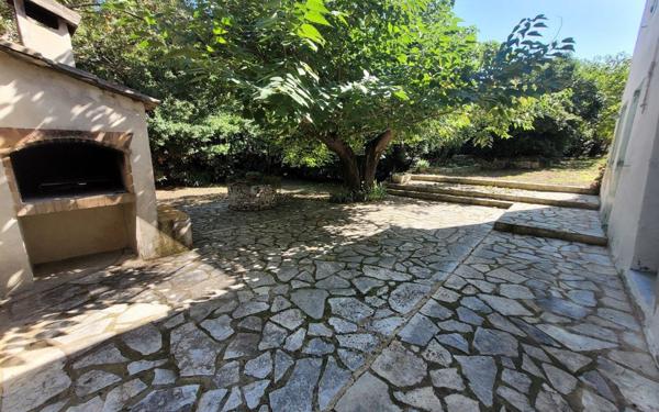 Maison à vendre    5 pièces •  Roquemaure