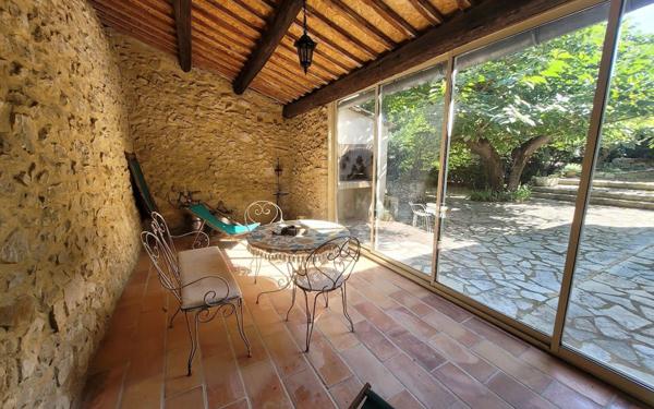 Maison à vendre    5 pièces •  Roquemaure