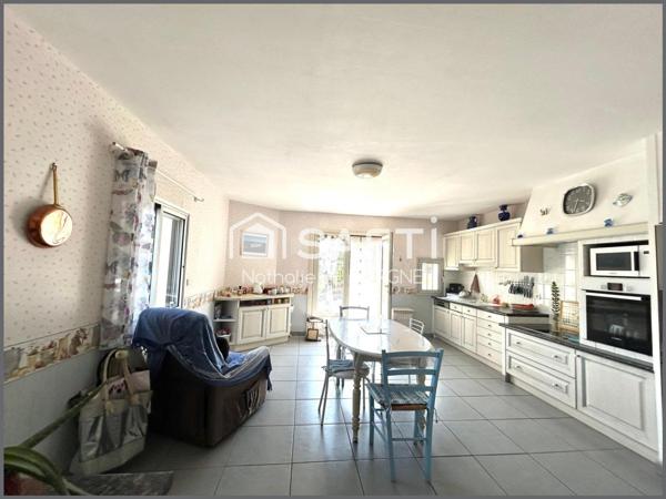 Ensemble immobilier avec maison / hangars /annexes