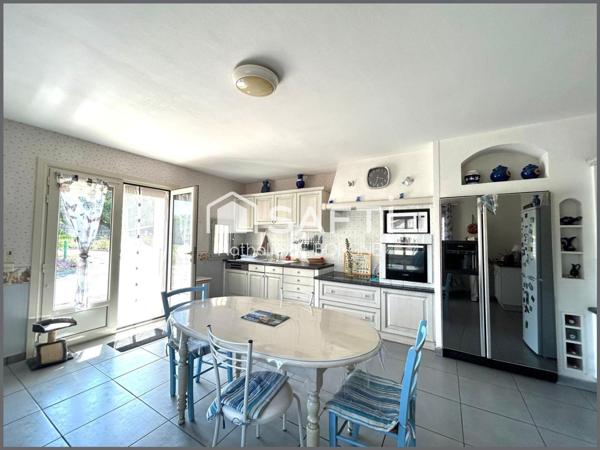 Ensemble immobilier avec maison / hangars /annexes