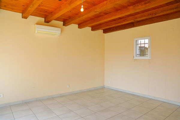 Maison individuelle avec dépendance et grand jardin clos à vendre à Semussac (17). Semussac (17120)