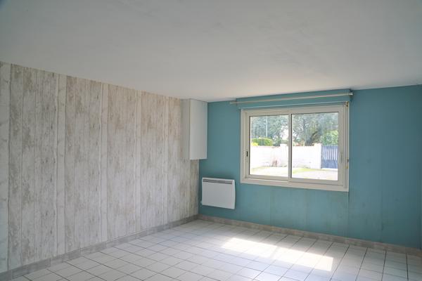 Maison individuelle avec dépendance et grand jardin clos à vendre à Semussac (17). Semussac (17120)