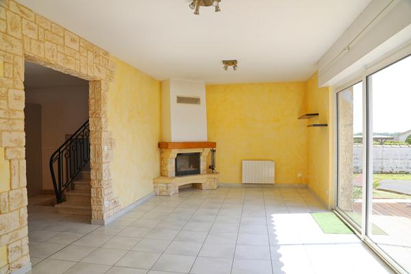 Maison individuelle avec dépendance et grand jardin clos à vendre à Semussac (17). Semussac (17120)