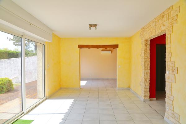 Maison individuelle avec dépendance et grand jardin clos à vendre à Semussac (17). Semussac (17120)