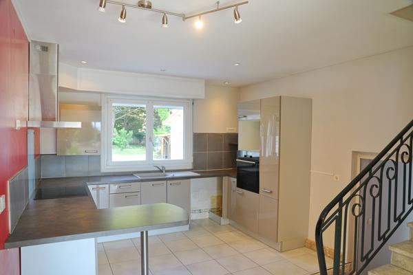 Maison individuelle avec dépendance et grand jardin clos à vendre à Semussac (17). Semussac (17120)