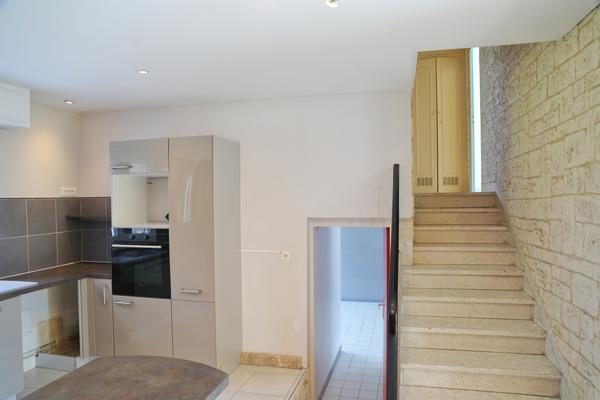 Maison individuelle avec dépendance et grand jardin clos à vendre à Semussac (17). Semussac (17120)