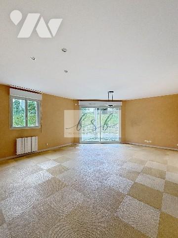 Appartement 4 pièces avec balcon, cave et parking couvert – Saint-Lô