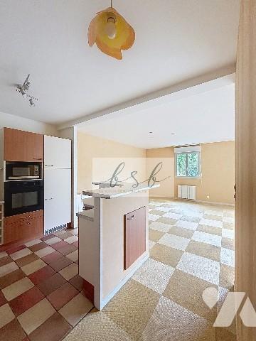 Appartement 4 pièces avec balcon, cave et parking couvert – Saint-Lô