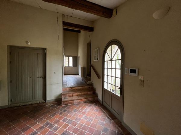 MAISON AVEC CHAPELLE - PISCINE