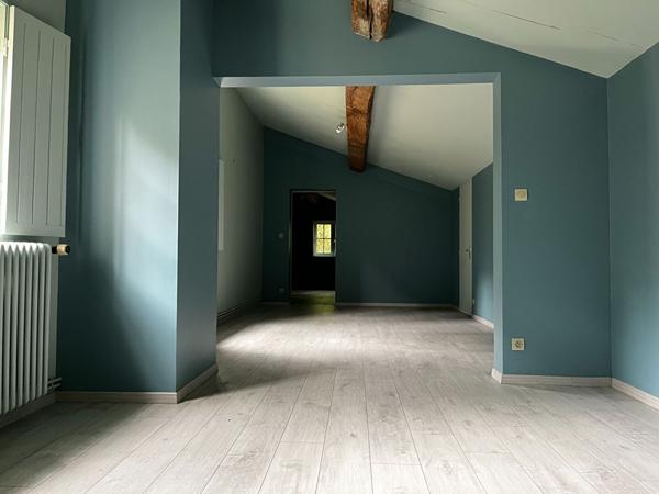 MAISON AVEC CHAPELLE - PISCINE