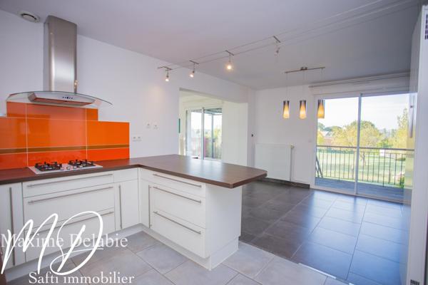 Saint-Pavace : Maison d'exception avec dépendance vue dégagée sur 4000m2