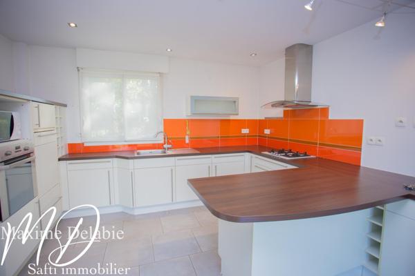 Saint-Pavace : Maison d'exception avec dépendance vue dégagée sur 4000m2