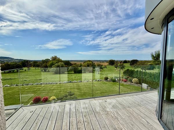 Rare maison d’architecte en Pays d’Auge (2010) Style Design Jacuzzi Garage Jardin 2000m2. Exclusivit