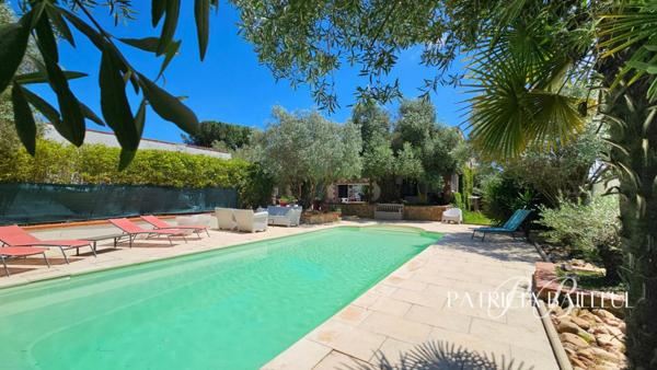 Ensemble immobilier avec maison de 300m²  - 5 gites et 2 piscines