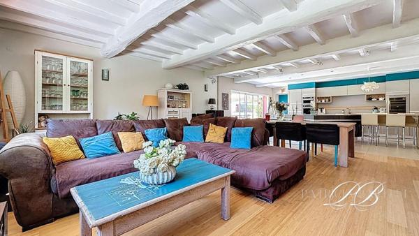 Ensemble immobilier avec maison de 300m²  - 5 gites et 2 piscines