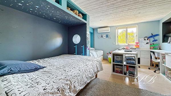 Ensemble immobilier avec maison de 300m²  - 5 gites et 2 piscines