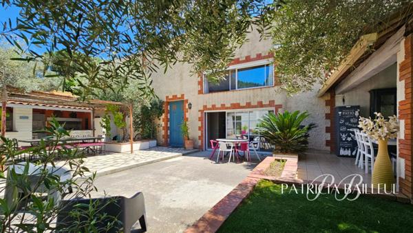 Ensemble immobilier avec maison de 300m²  - 5 gites et 2 piscines