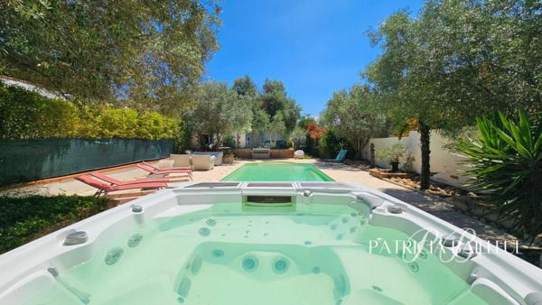 Ensemble immobilier avec maison de 300m²  - 5 gites et 2 piscines