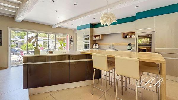 Ensemble immobilier avec maison de 300m²  - 5 gites et 2 piscines