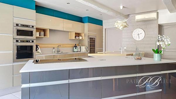 Ensemble immobilier avec maison de 300m²  - 5 gites et 2 piscines