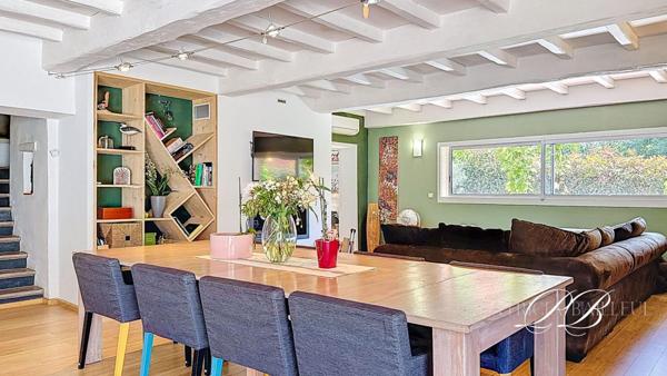 Ensemble immobilier avec maison de 300m²  - 5 gites et 2 piscines