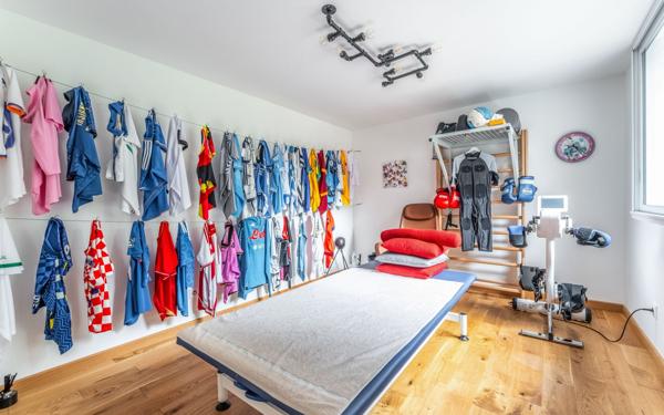 Maison à vendre    5 pièces •  La Celle-Saint-Cloud