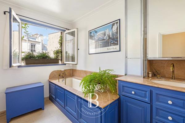 Paris 9ème, Appartement 3 Chambres -  147 m² à vendre