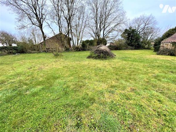 LE CHAMP SAINT PERE - TERRAIN A BATIR