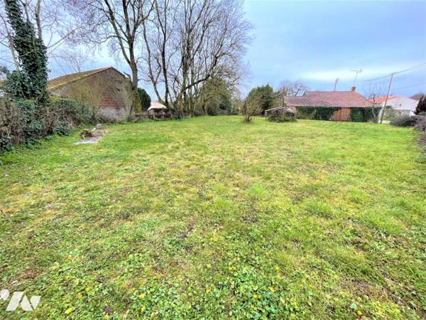 LE CHAMP SAINT PERE - TERRAIN A BATIR