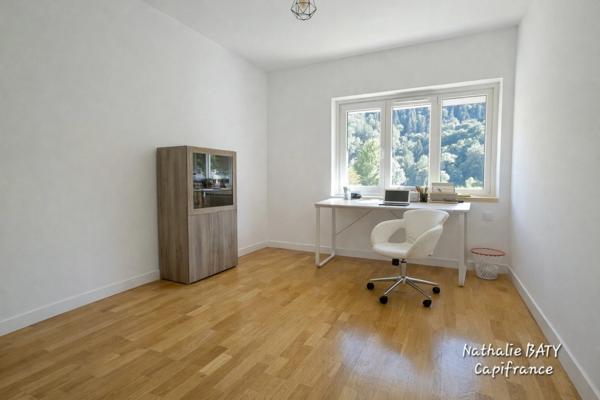 Rare à la vente - Spacieux appartement 150 m² – 7 pièces – 4 chambres – Terrasse, balcon, jardin – Dépendances – Ugine